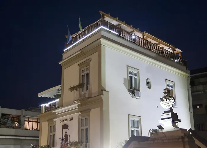 Confalone 2* نابولي