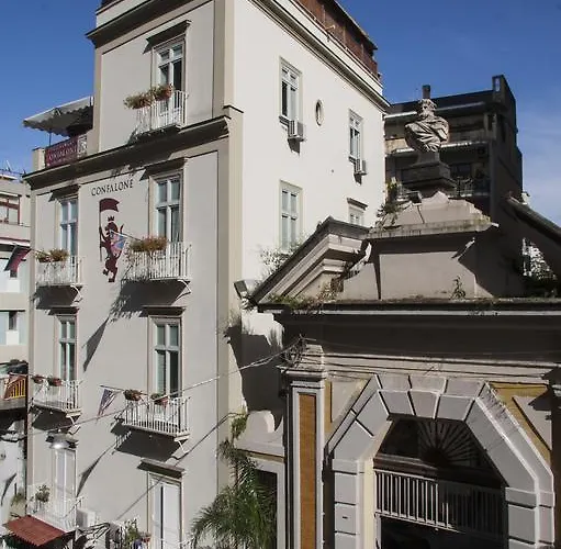 Confalone 2* نابولي