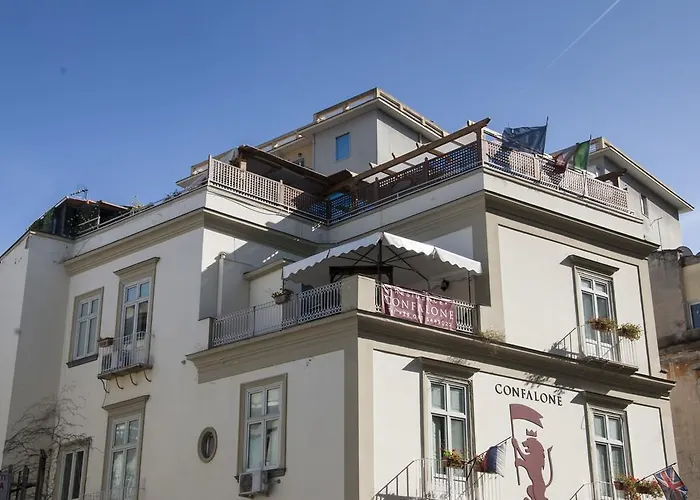 Confalone 2* نابولي