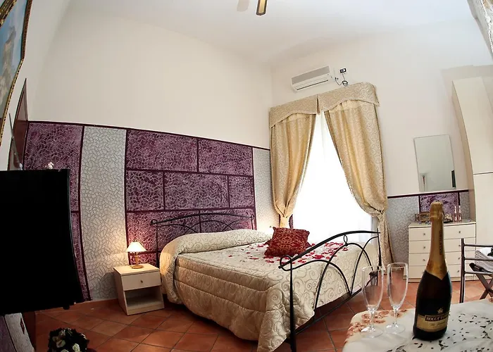 Confalone 2* نابولي