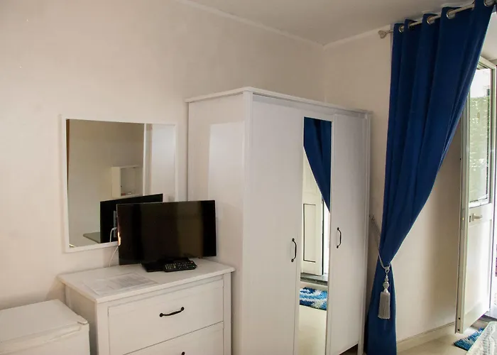 Confalone 2* نابولي